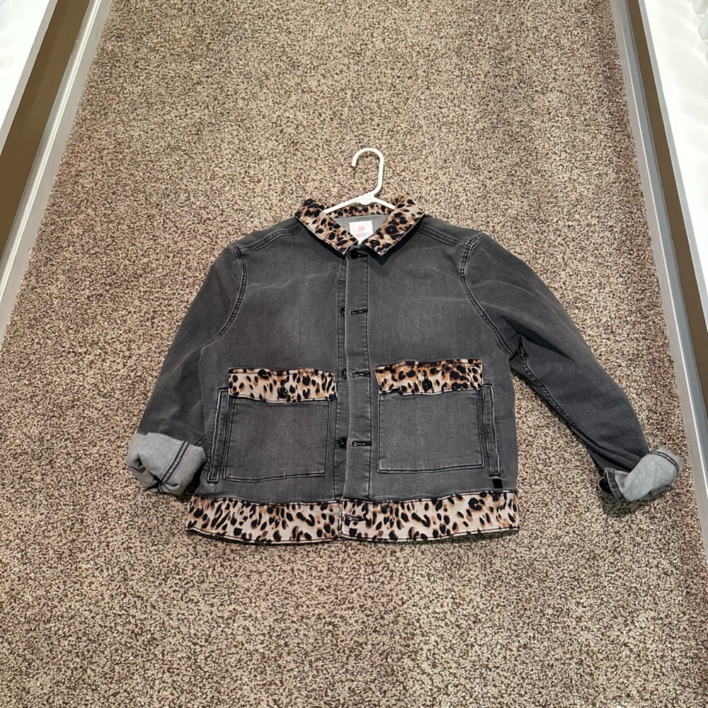 LuLaRoe charcoal Gray Jacket with Leopard Print Collar *Unicorn*